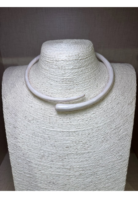 COLLAR ORBITAL BLANCO 